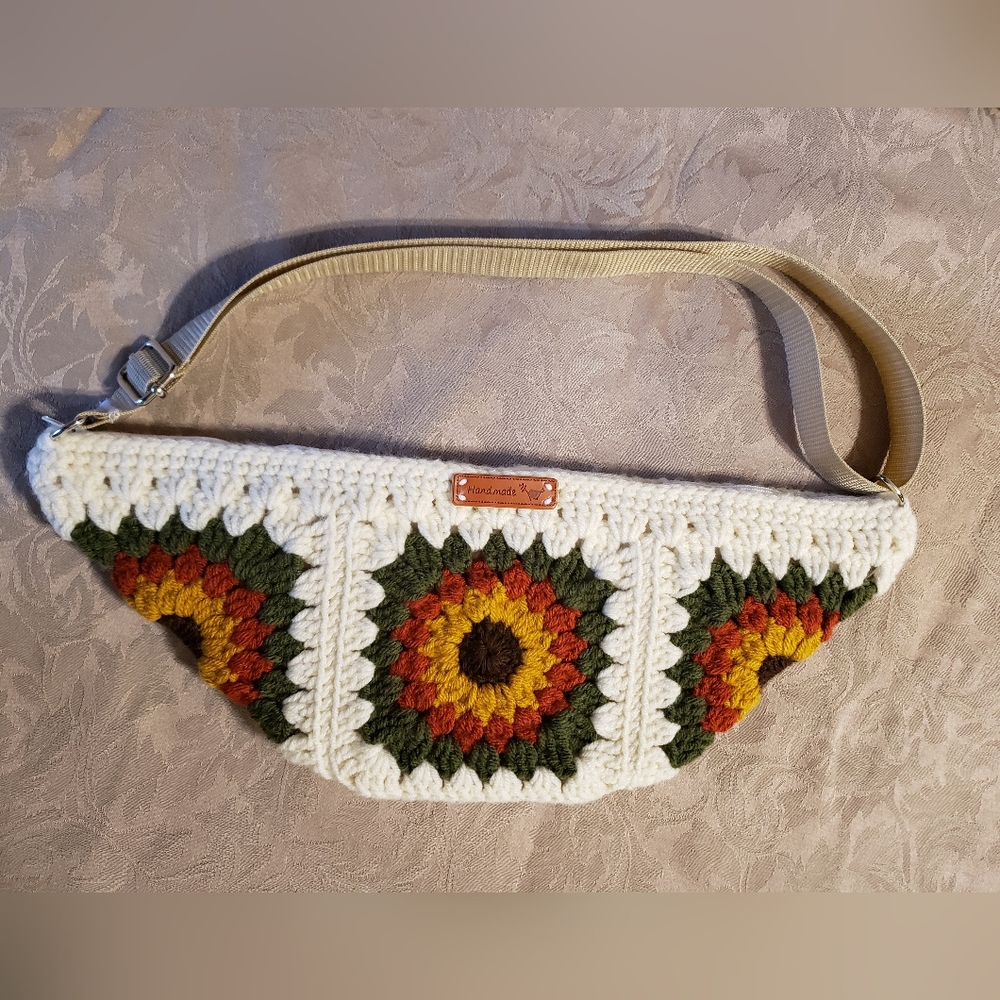 Freshly crocheted by me Sunflower 🌻 Cross Body Lined Zippered Bag